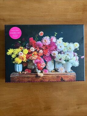 1000-piece Dahlia Bouquet